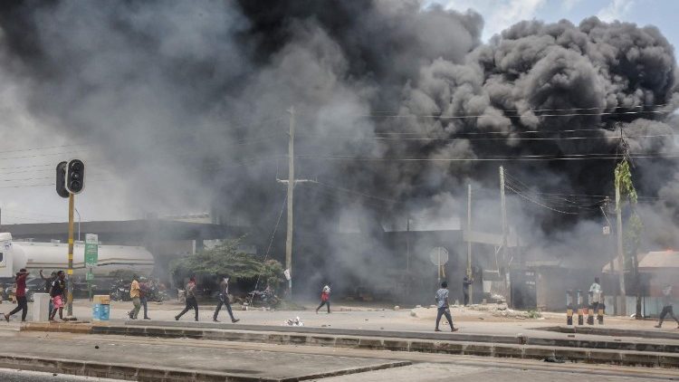 Le immagini degli scontri in Tanzania