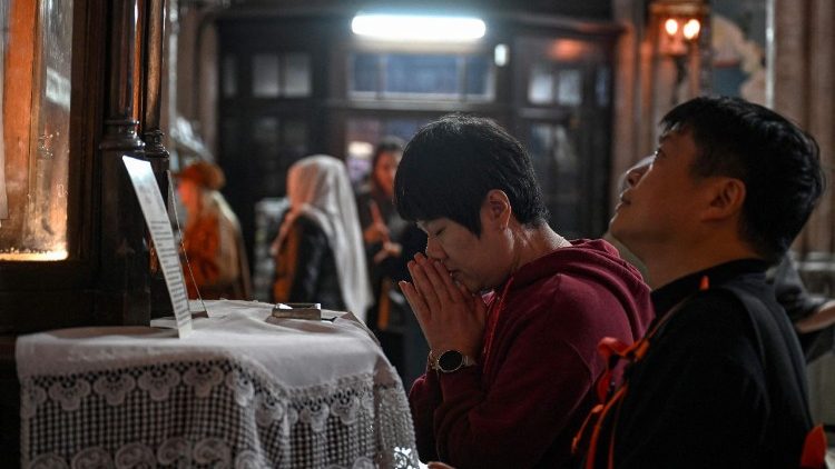 Tikintieji Šv. Antano Paduviečio bažnyčioje Stambule