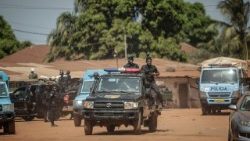  Membri delle forze di sicurezza della Guinea Bissau pattugliano la capitale