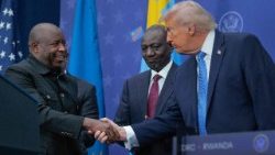 Trump en la Casa Blanca con los presidentes Kagame de Ruanda y Tshisekedi de la República Democrática del Congo (2025 Getty Images)