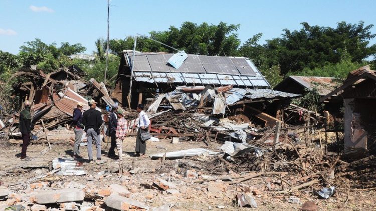 Gli effetti dei raid a Tabayin, Myanmar centrale