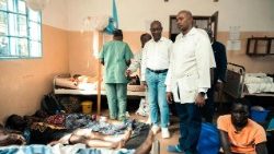 Il governatore del sud Kivu in visita ai civili feriti nell'ospedale di Uvira