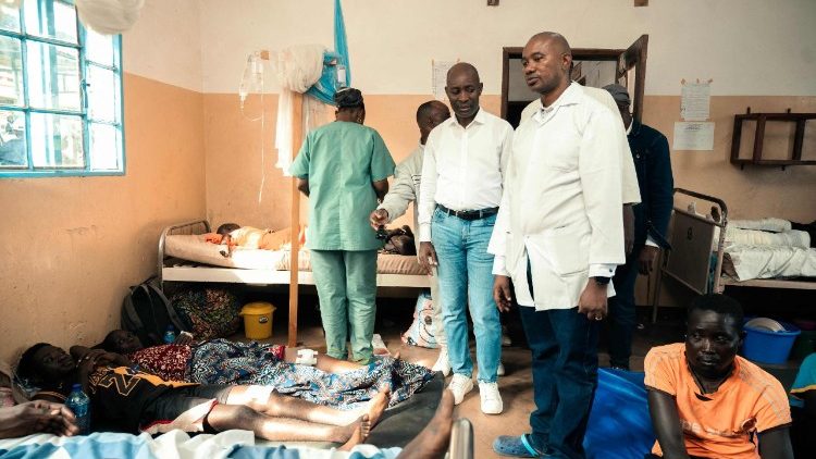 Il governatore del sud Kivu in visita ai civili feriti nell'ospedale di Uvira