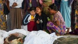 O ataque ao hospital em Mrauk U, no estado de Rajin, deixou 33 mortos e mais de 50 feridos. (AFP ou licenciadores)
