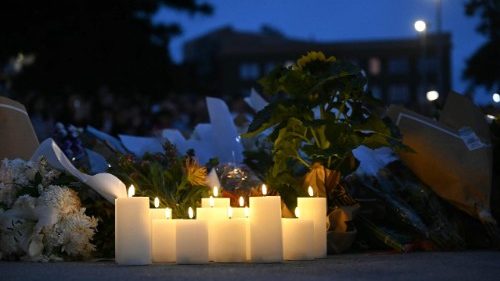 Tưởng nhớ các nạn nhân vụ xả súng ở bãi biển Bondi, Sydney