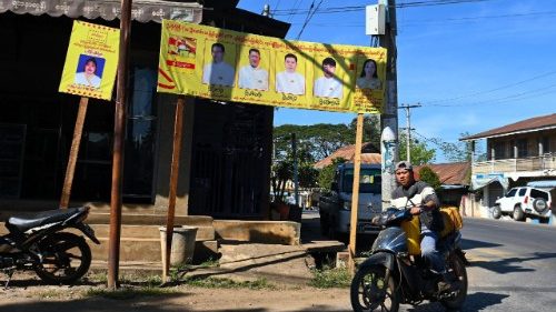 En Birmanie, la junte organise des &eacute;lections pour maintenir son pouvoir