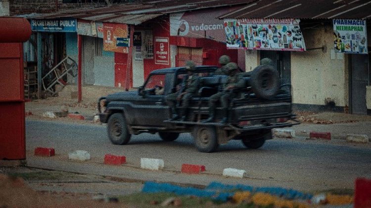 Una pattuglia dell'M23 a Uvira