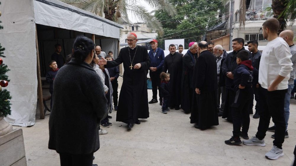 Le cardinal Pierbattista Pizzaballa, patriarche latin de Jérusalem, à la paroisse de la Sainte-Famille de Gaza, le 19 décembre 2025. 