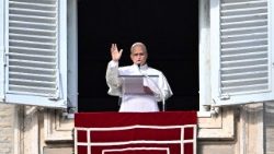 Леў XIV падчас "Анёл Панскі"