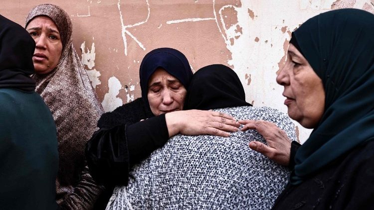 Familiares de palestinos asesinados en la ciudad cisjordana de Yenín  (AFP or licensors)