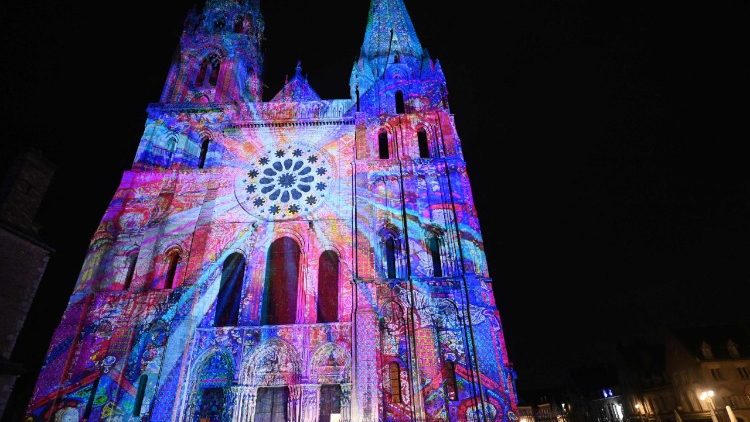 Die gotische Kathedrale von Chartres bei Paris an Heiligabend