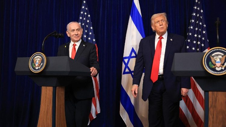 Donald Trump e Benjamin Netanyahu se encontraram na segunda-feira em Palm Beach, Flórida (2025 Getty Images)