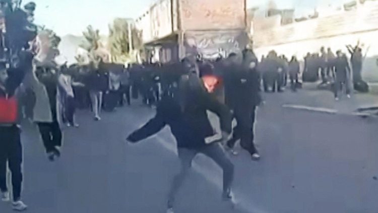 Il frame di un video sulle proteste in corso a Fasa, Iran meridionale