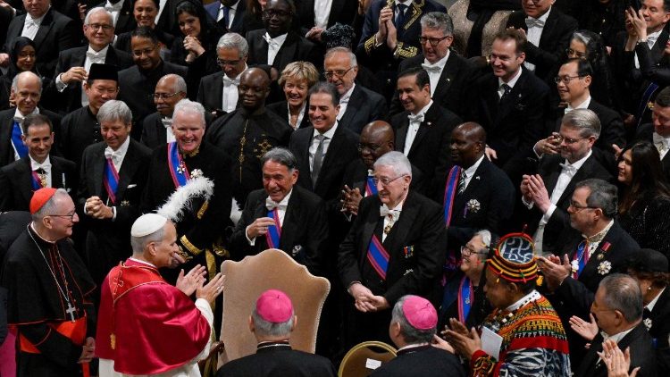 Леў XIV падча сустрэчы з дыпкорпусам у Ватыкане