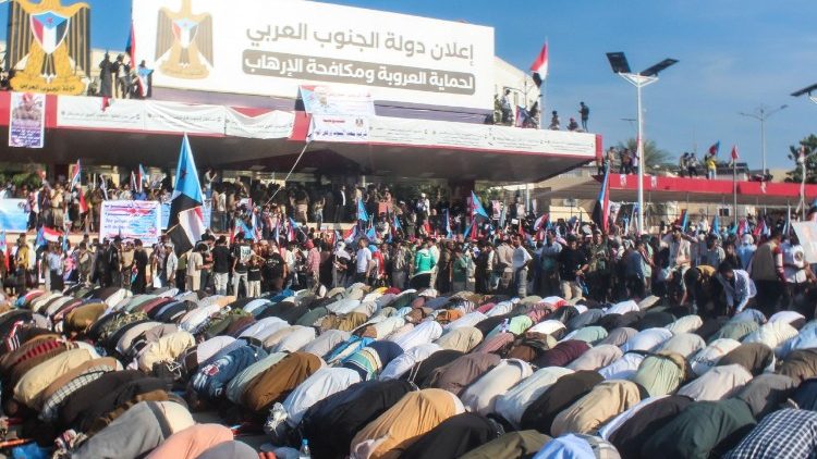 Gebetskundgebung in der jemenitischen Hafenstadt Aden zur Unterstützung der südjemenitischen Separatisten