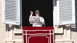 ലിയോ പതിനാലാമൻ പാപ്പാ ത്രികാലജപപ്രാർത്ഥന നയിക്കുന്നു