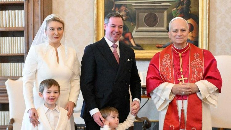 संत पापा लियो 14वें लक्ज़मबर्ग के शाही परिवार के साथ