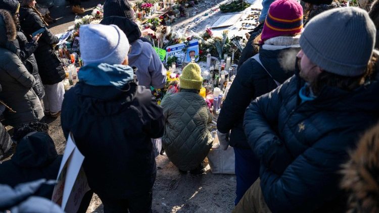 People gather during a vigil held by healthcare workers at a memorial for Alex Pretti on January 25, 2026 in Minneapolis, Minnesota