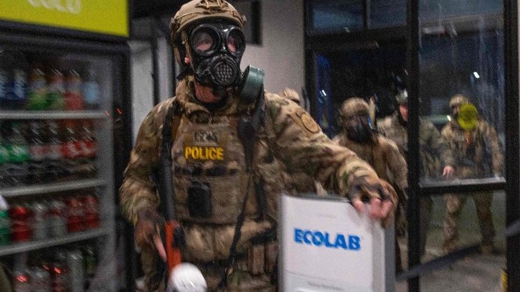 Федэральныя агенты праводзяць маштабную аперацыю па кантролі за выкананнем іміграцыйнага заканадаўства ў Мінеапалісе