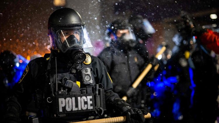 Agentes federais dos EUA mobilizados em Minneapolis (2026 Getty Images)