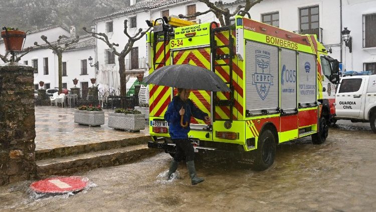 Las fuertes precipitaciones han llevado a la Junta de Andalucía a desalojar a la población de Grazalema