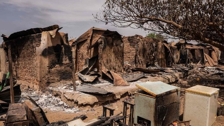 Uma aldeia arrasada na Nigéria.