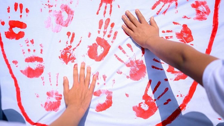 Mit dem Tag der Roten Hände soll in Kolumbien auf den Missbrauch von Kindern als Soldaten aufmerksam gemacht werden