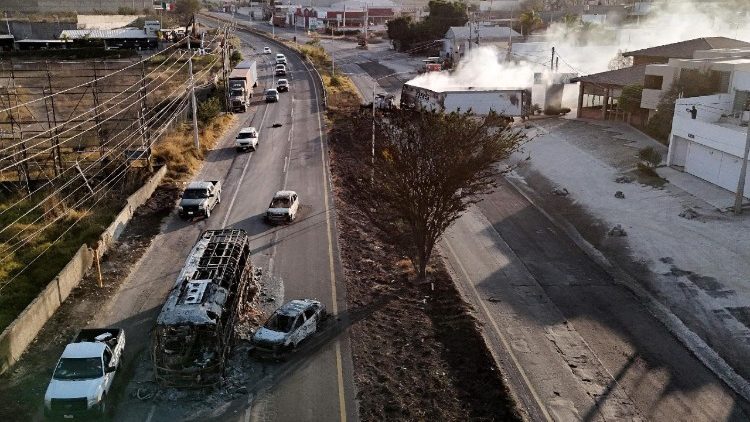 Violentos enfrentamientos en México tras el asesinato del narcotraficante «El Mencho»  