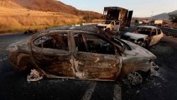 Narcotraficante mexicano Nemesio Oseguera, conhecido como "El Mencho", morto em operação militar, desencadeando bloqueios no México