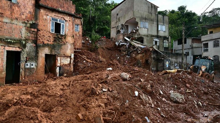 TOPSHOT-BRAZIL-WEATHER-CLIMATE-LANDSLIDE