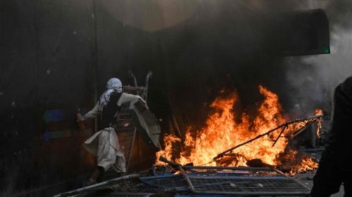 Assassinato de Khamenei provoca protestos com mortes no Paquist&atilde;o 