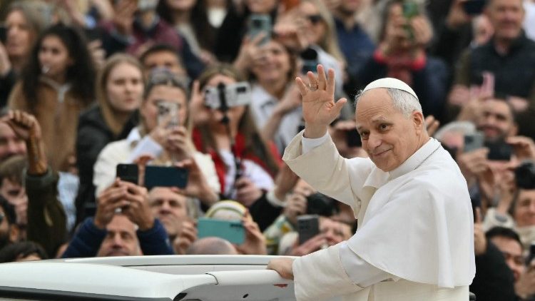 संत पापा का अभिवादन