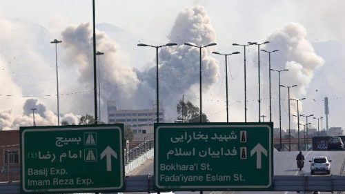 Oriente M&eacute;dio, continuam os ataques a&eacute;reos no Ir&atilde;. Centenas de v&iacute;timas