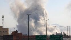 Khói bốc lên tại thủ đô Tehran của Iran