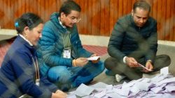 Stimmenauszählung nach der Parlamentswahl in Nepal