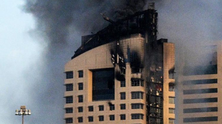 البابا: لتشفع العذراء مريم للذين يتألَّمون بسبب الحرب، وترافق القلوب على دروب المصالحة والرجاء