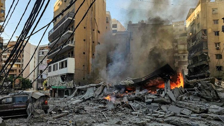 Baba Mtakatifu Leo XIV anaawaalika waamini pamoja na watu wote wenye mapenzi mema, kujiunga pamoja naye kusali kwa ajili ya kupokonya silaha, ili kudumisha amani, 