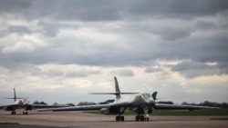 Un aereo militare statunitense nella base britannica di Fairford