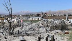 Destruição numa aldeia no sul do Líbano