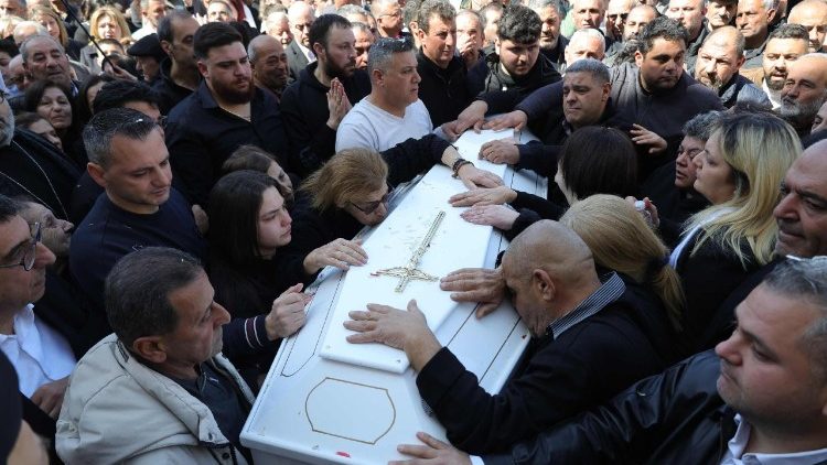 Bei der Beisetzung des getöteten maronitischen Priesters Pierr al-Rahi am 11. März