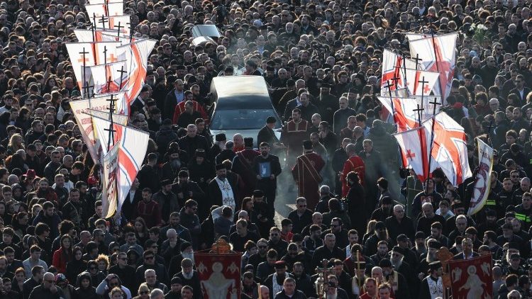 Cort&egrave;ge fun&eacute;raire le 18 mars 2026 &agrave; Tbilissi.