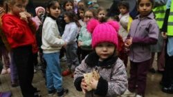 बेरूत के दक्षिणी उपनगरों से बेघर हुए लोग शहीद चौक पर इकट्ठा हुए