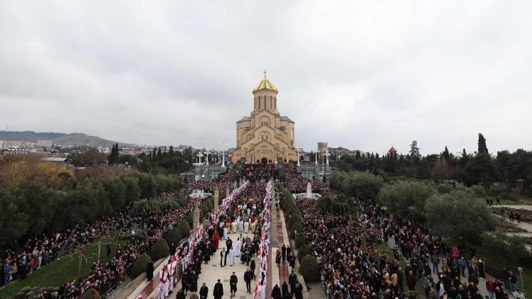 A Szenth&aacute;roms&aacute;g patriarch&aacute;lis sz&eacute;kesegyh&aacute;zig vezető k&ouml;rmenet