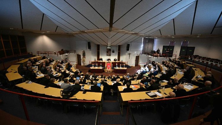 La Conferenza Episcopale francese riunita nell'assemblea plenaria di primavera a Lourdes