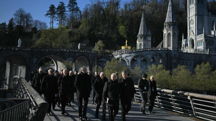 Francouzsk&aacute; biskupsk&aacute; konference na plen&aacute;rn&iacute;m zased&aacute;n&iacute; v Lurdech