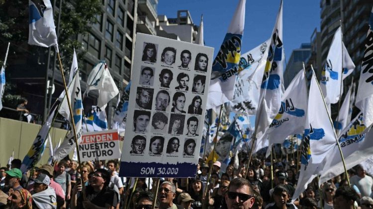 I volti dei desaparecidos durante la dittatura militare argentina