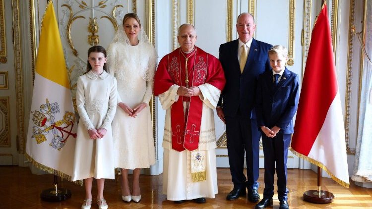 Egy&uuml;tt a hercegi csal&aacute;ddal 