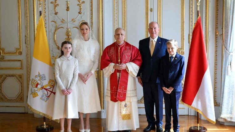 राजकुमार अल्बर्ट द्वितीय, राजकुमारी चार्लीन और बच्चों के साथ संत पापा लियो 14वें