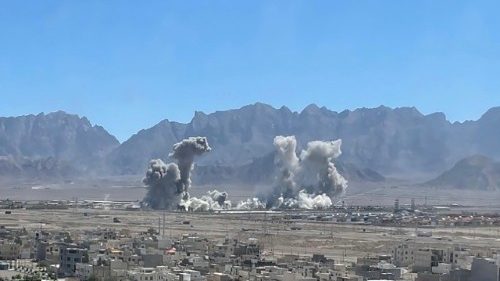 Trump adverte o Ir&atilde;: 'acordo j&aacute; ou Kharg ser&aacute; destru&iacute;da.' Petroleiro pega fogo em Dubai