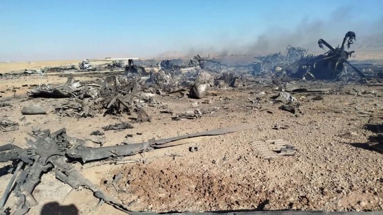 I resti di un aereo distrutto nella zona centrale dell'Iran. Secondo il Corpo delle Guardie Rivoluzionarie Islamiche, si tratterebbe del velivolo militare Usa